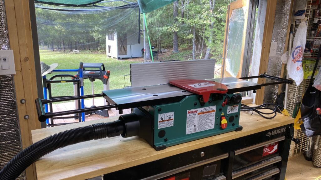 jointer with extended supports.
