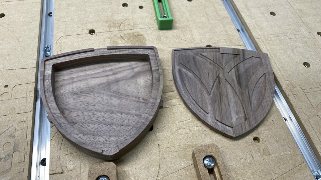 The tray base and lid